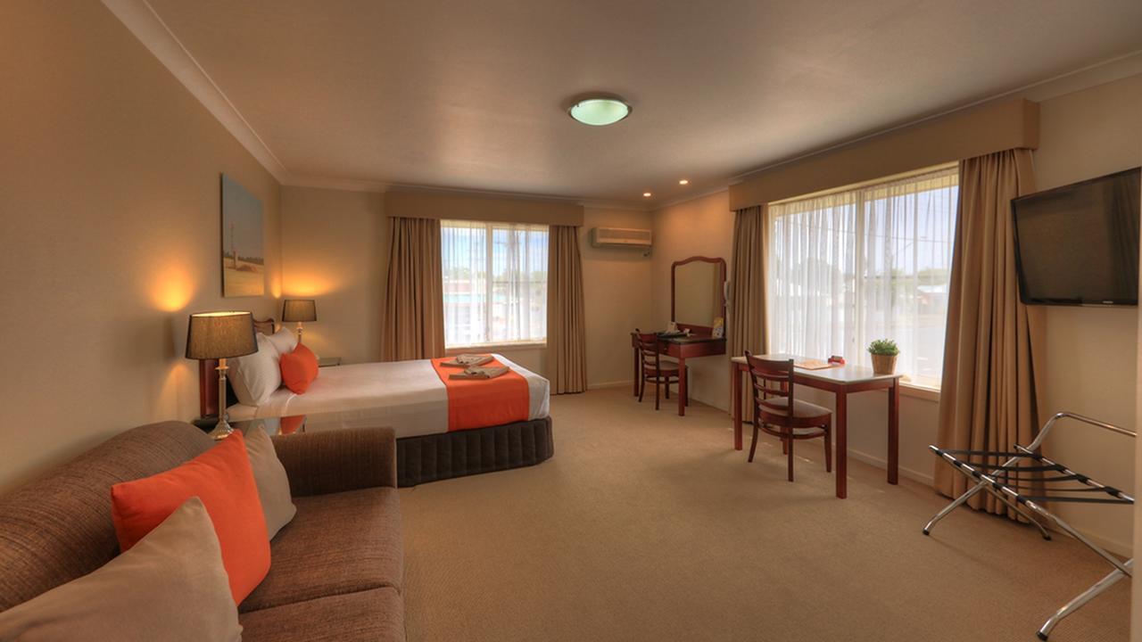 Endeavour Court Motor Inn Dubbo Bagian luar foto