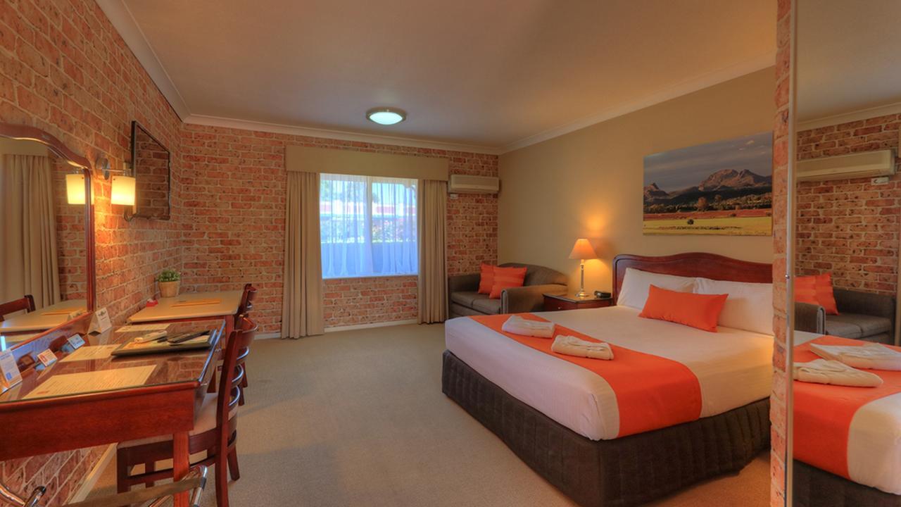 Endeavour Court Motor Inn Dubbo Bagian luar foto
