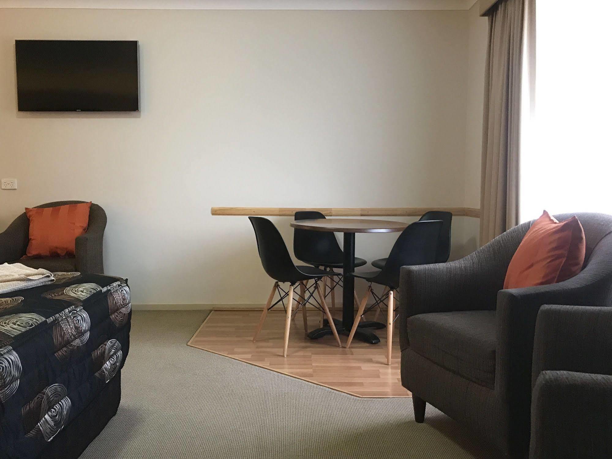 Endeavour Court Motor Inn Dubbo Bagian luar foto