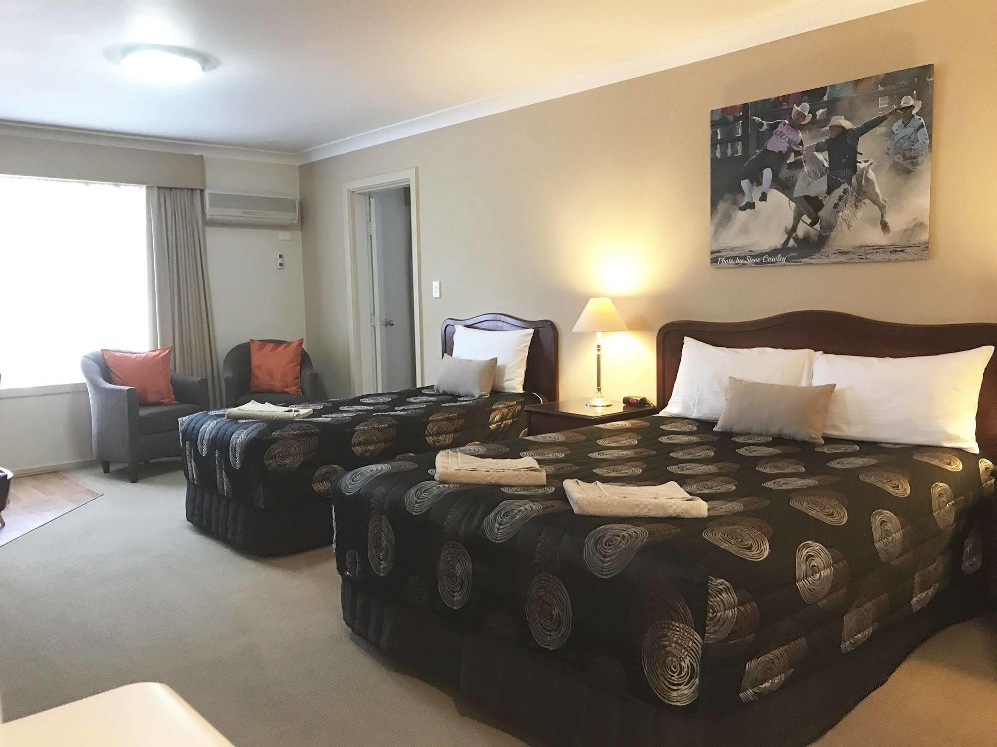 Endeavour Court Motor Inn Dubbo Bagian luar foto