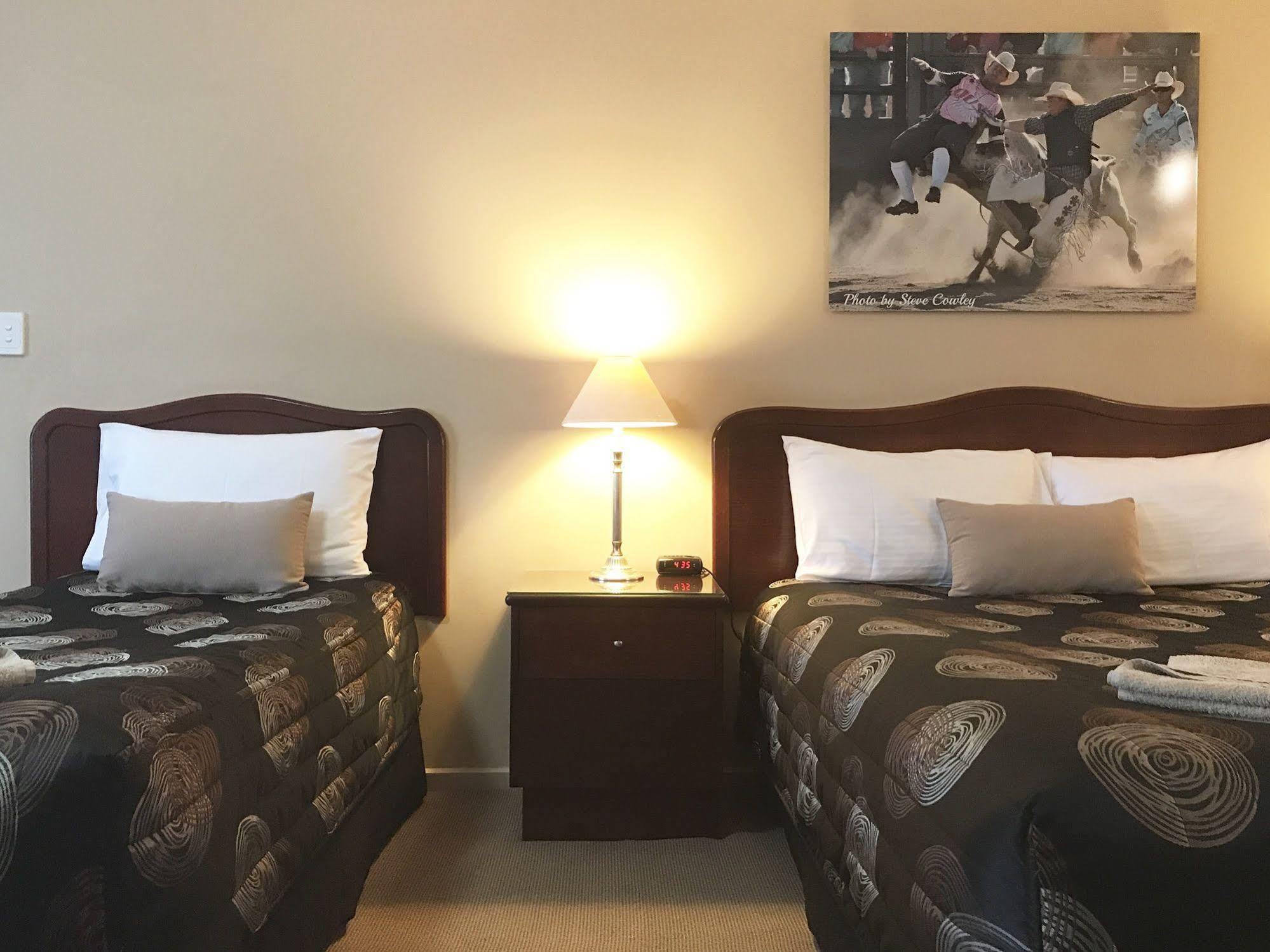 Endeavour Court Motor Inn Dubbo Bagian luar foto
